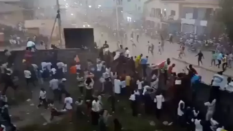 جانب من الاحتجاجات وأعمال العنف