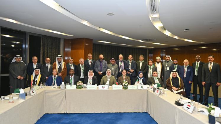 صورة جماعية على هامش الاجتماع