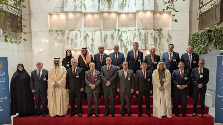 صورة جماعية على هامش الاجتماع