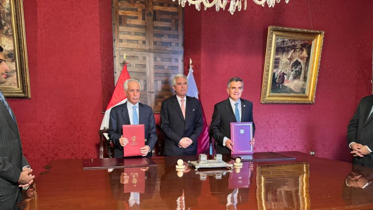 جانب من توقيع الاتفاقية