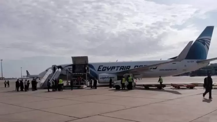 جانب من تقديم المساعدات