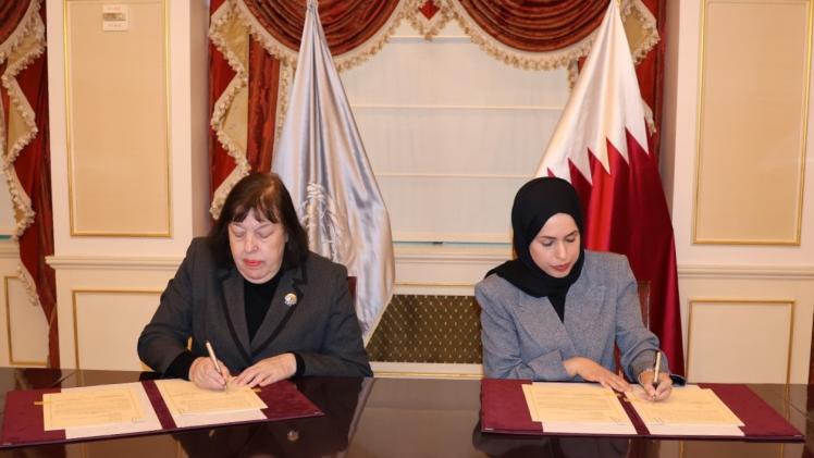 جانب من توقيع الاتفاق