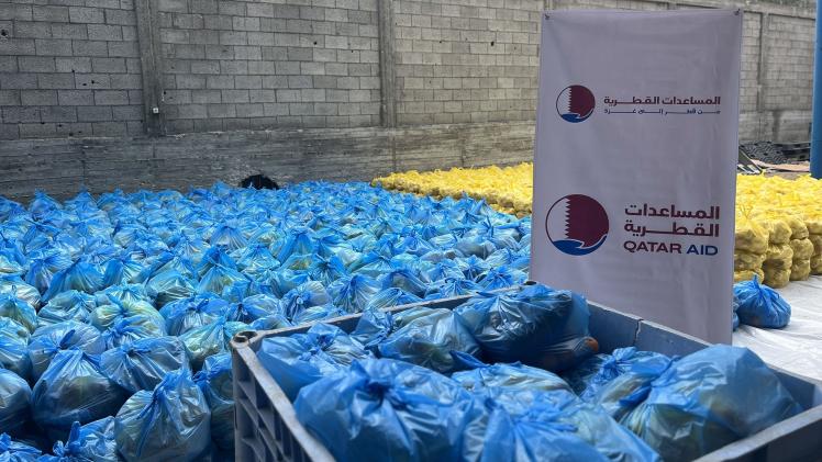 جانب من تقديم المساعدات