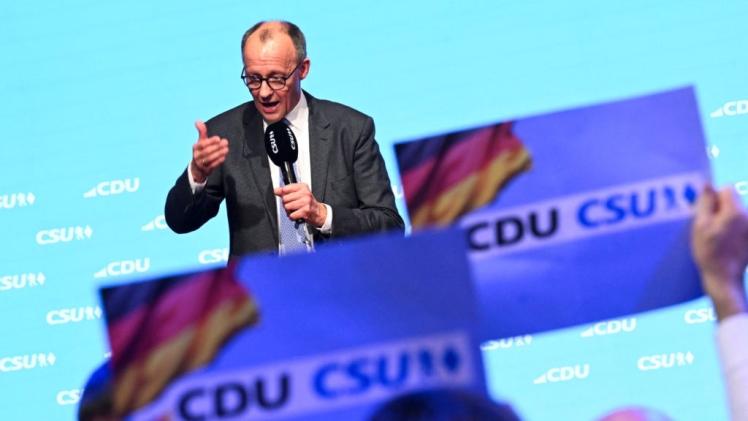 فريدريش ميرتس وسط حشد من أنصاره