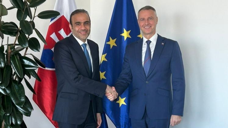 جانب من تسليم الرسالة