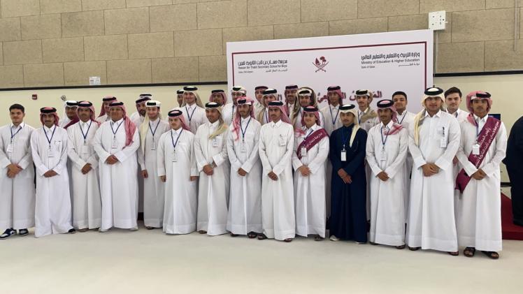 صورة جماعية على هامش المعرض