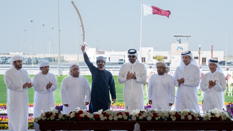 جانب من تتويج الفائزين