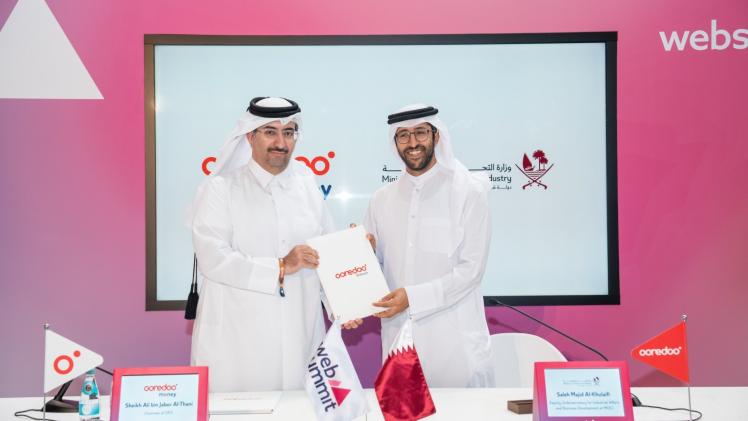 جانب من توقيع الشراكة