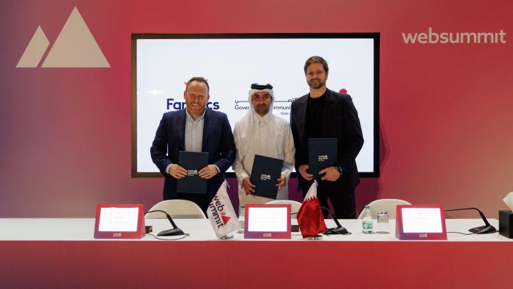 جانب من توقيع الاتفاقية