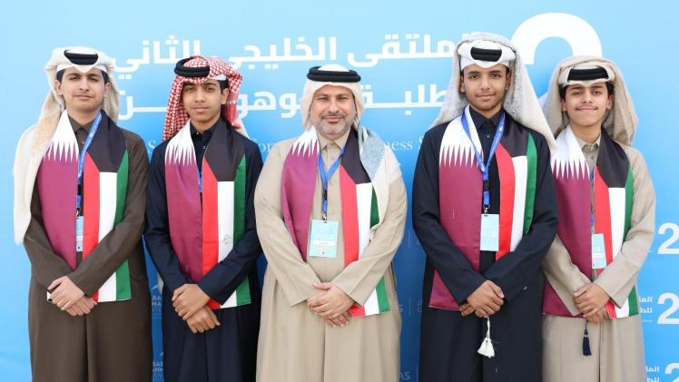 صورة جماعية للبعثة المشاركة في الملتقى