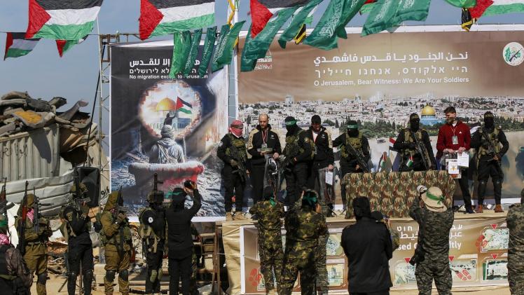 جانب من تسليم الأسرى