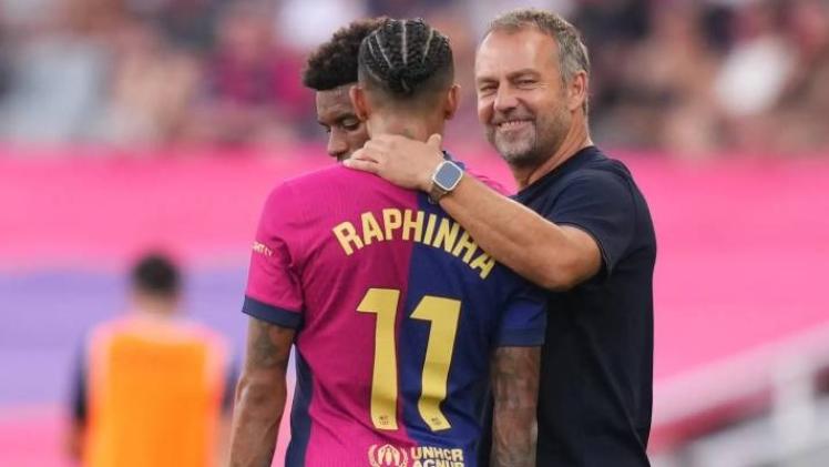 البرازيلي رافينيا و المدرب الألماني هانسي فليك