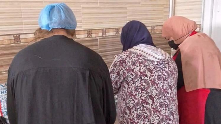 جانب من تقديم الوجبات