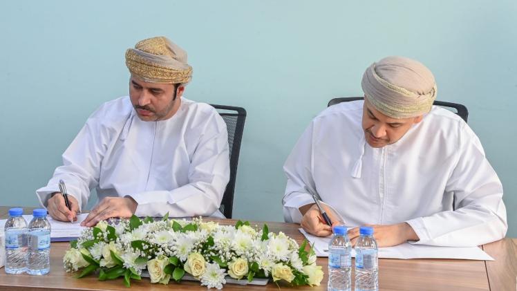 جانب من توقيع الاتفاقية