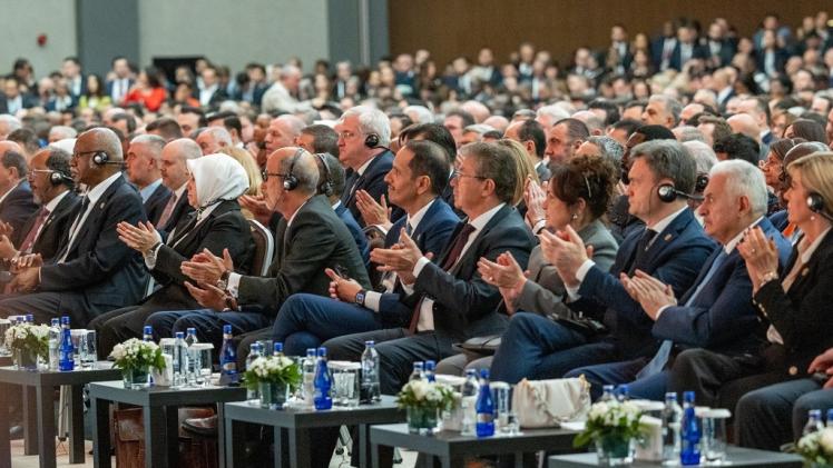 جانب من مشاركة معالي رئيس الوزراء في المنتدى