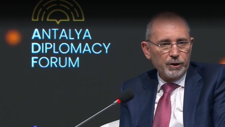 الصفدي خلال مشاركته في منتدى أنطاليا الدبلوماسي