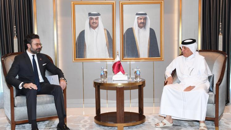 سعادة وزير الدولة للشؤون الخارجية يتسلم الرسالة