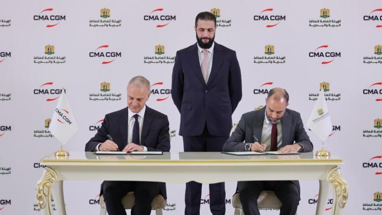 جانب من توقيع الاتفاقية