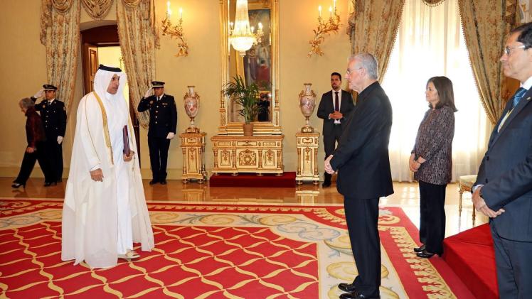 جانب من تسلم أوراق السفير