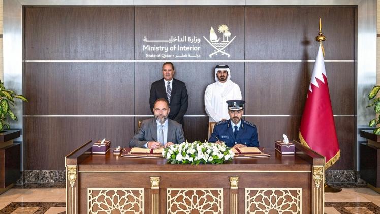 جانب من التوقيع