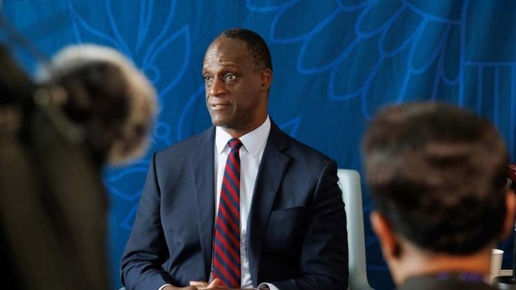 سعادة السفير الأمريكي تيمي ديفيس