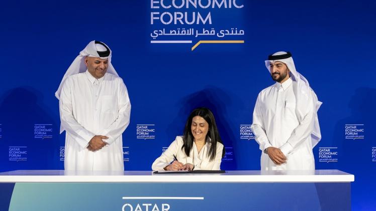 جانب من توقيع الاتفاقية