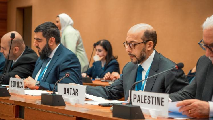 سعادة السيد منصور بن إبراهيم آل محمود وزير الصحة العامة