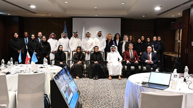 صورة جماعية للمشاركين بالاجتماع