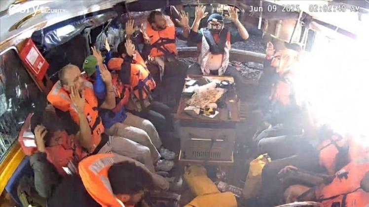 طاقم السفينة مادلين