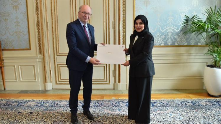 جانب من تسليم الرسالة