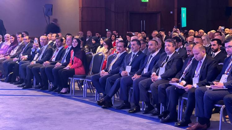 جانب من مشاركة غرفة قطر في القمة