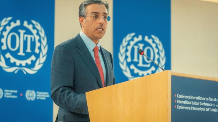 سعادة الدكتور علي بن صميخ المري وزير العمل