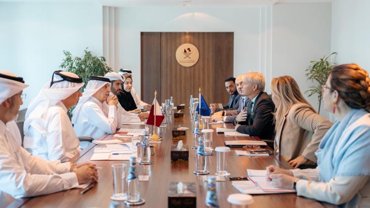 جانب من المشاورات