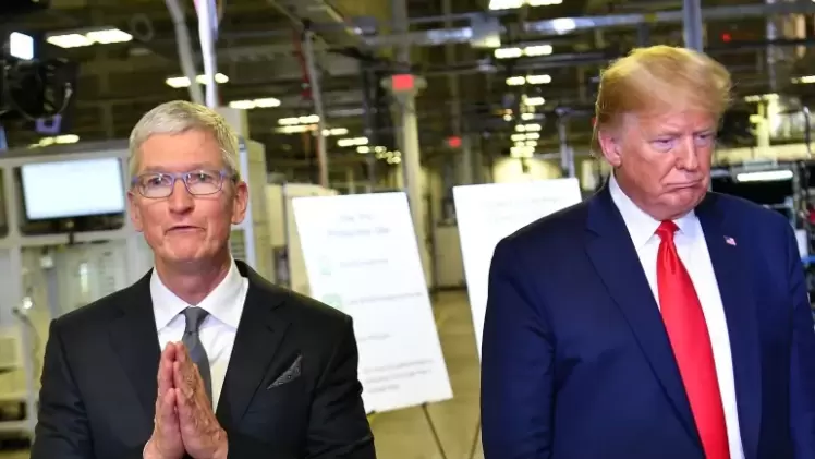 دونالد ترامب وتيم كوك