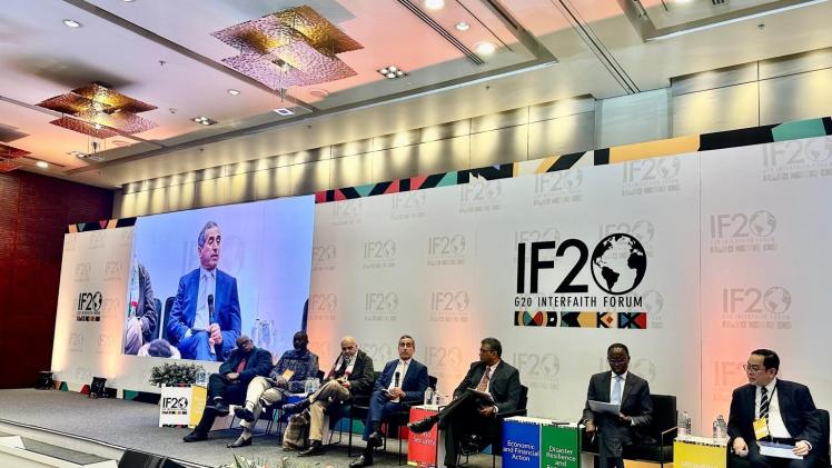 الدكتور إبراهيم بن صالح النعيمي خلال مشاركته بالمنتدى