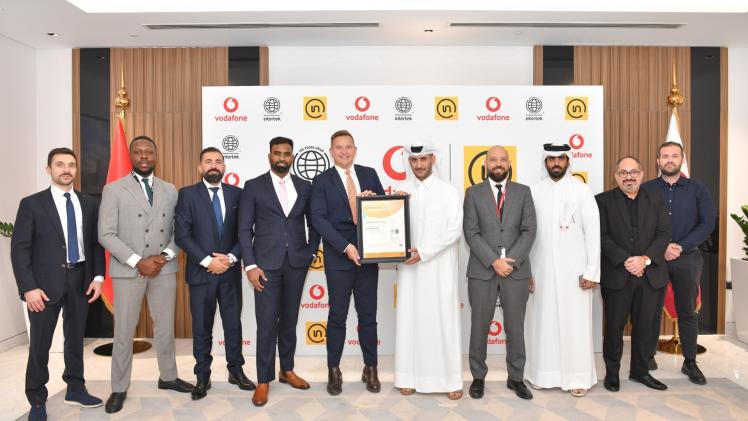 جانب من استلام شهادة الأيزو