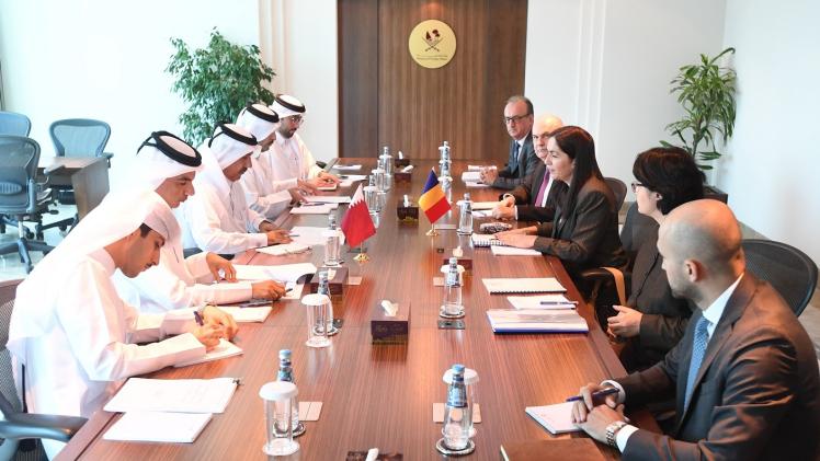 جانب من المشاورات