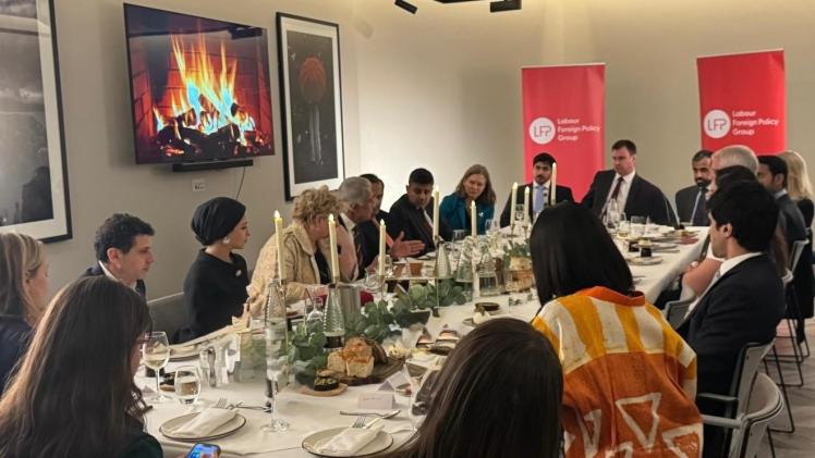 جانب من مأدبة العشاء النقاشية