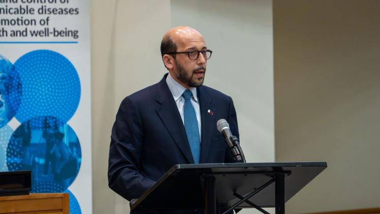 سعادة السيد منصور بن إبراهيم آل محمود وزير الصحة العامة