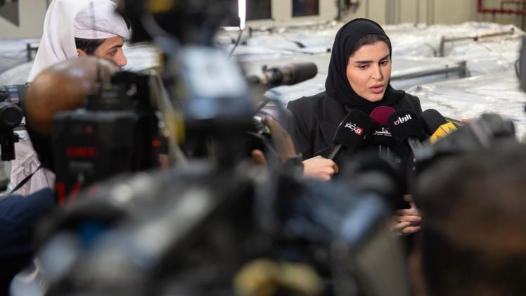 سعادة وزير الدولة للتعاون الدولي خلال تدشين الجسر البري