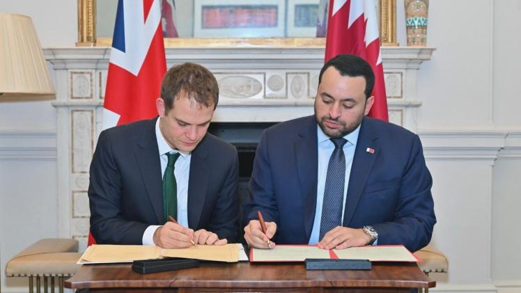 جانب من توقيع الاتفاقية