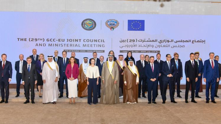 صورة جماعية للمشاركين في الاجتماع
