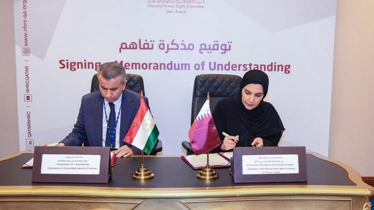 جانب من توقيع الاتفاقية