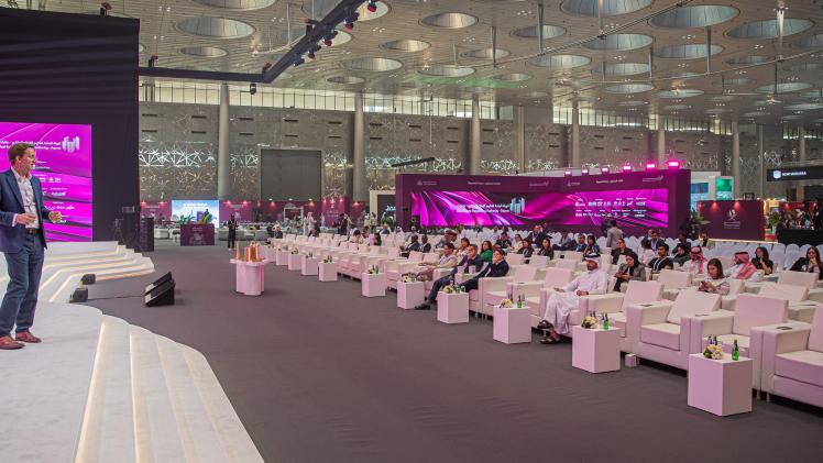 جانب من الجلسة الحوارية