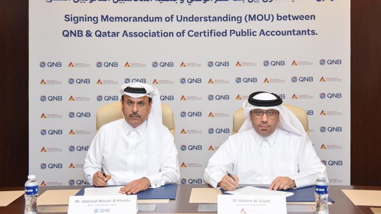 جانب من توقيع الاتفاقية