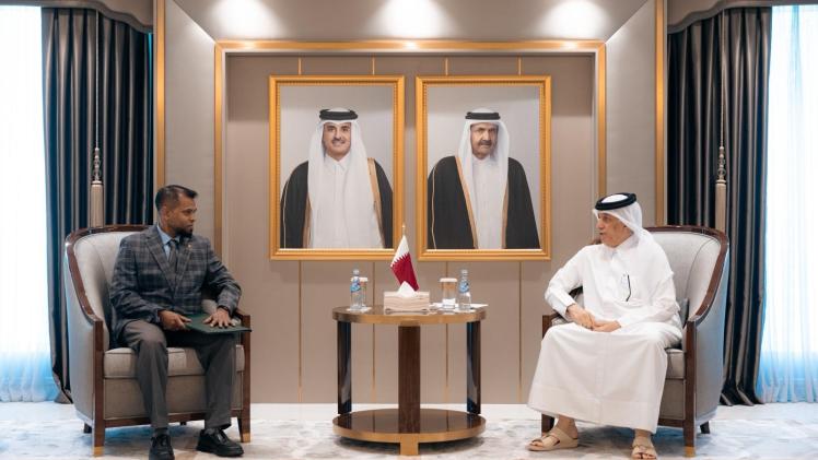 جانب من تسلم الرسالة الخطية