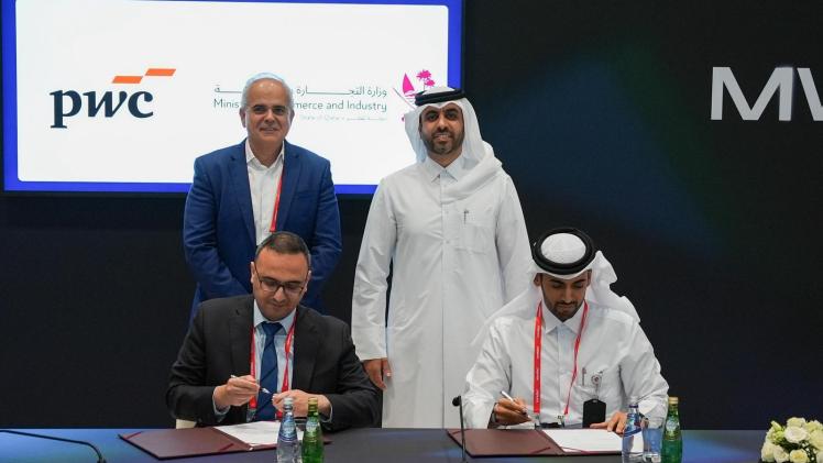 جانب من توقيع الاتفاقية