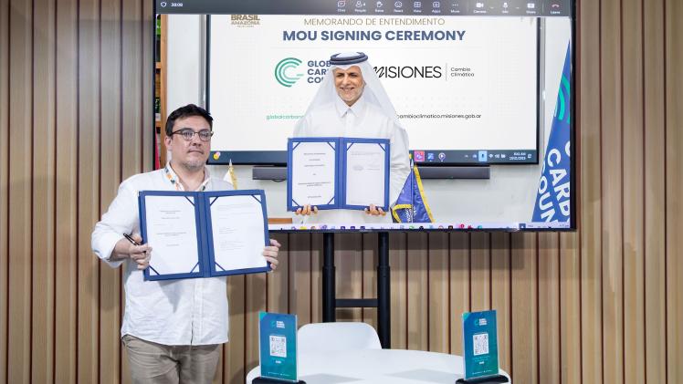 جانب من توقيع الاتفاقية