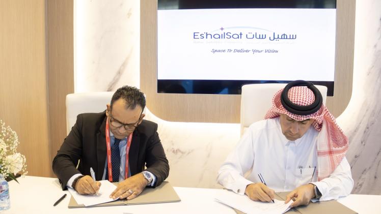 جانب من توقيع الاتفاقية