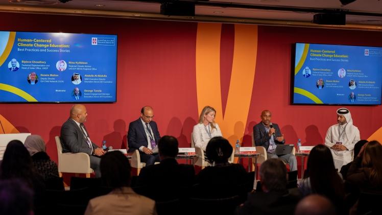 جانب من الجلسات